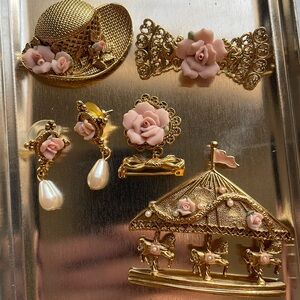 1928 signed Vintage Brooch and Earrings Set with roses and gold